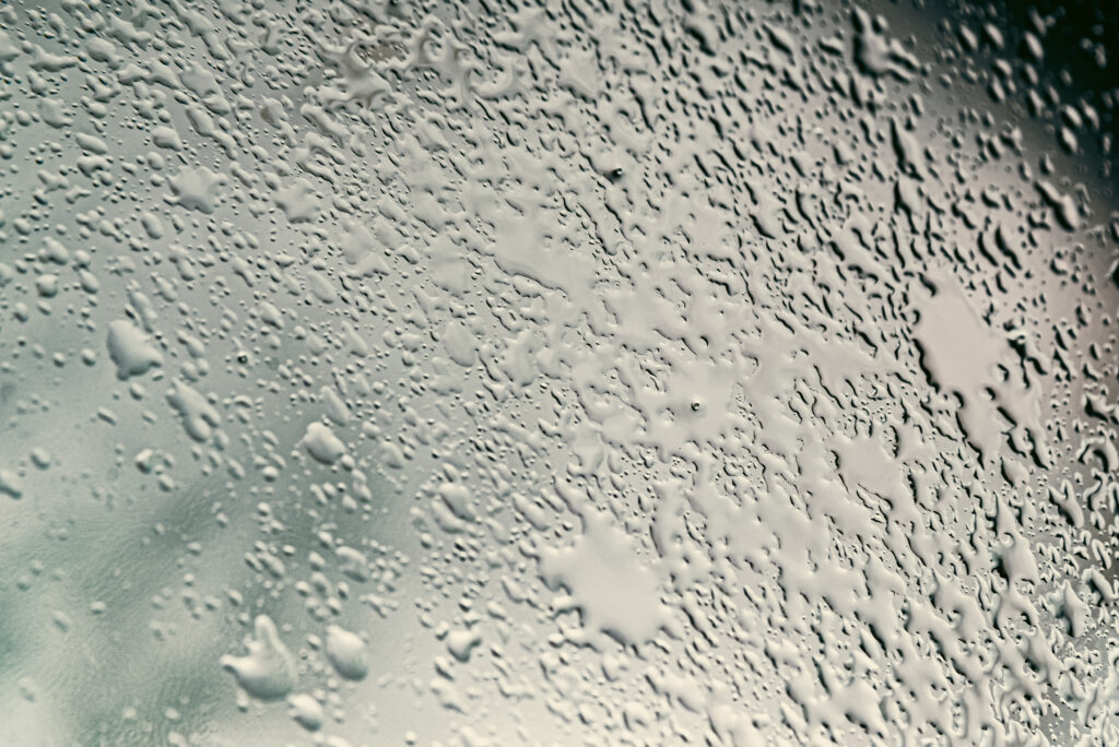 cold-winter-window-condensation