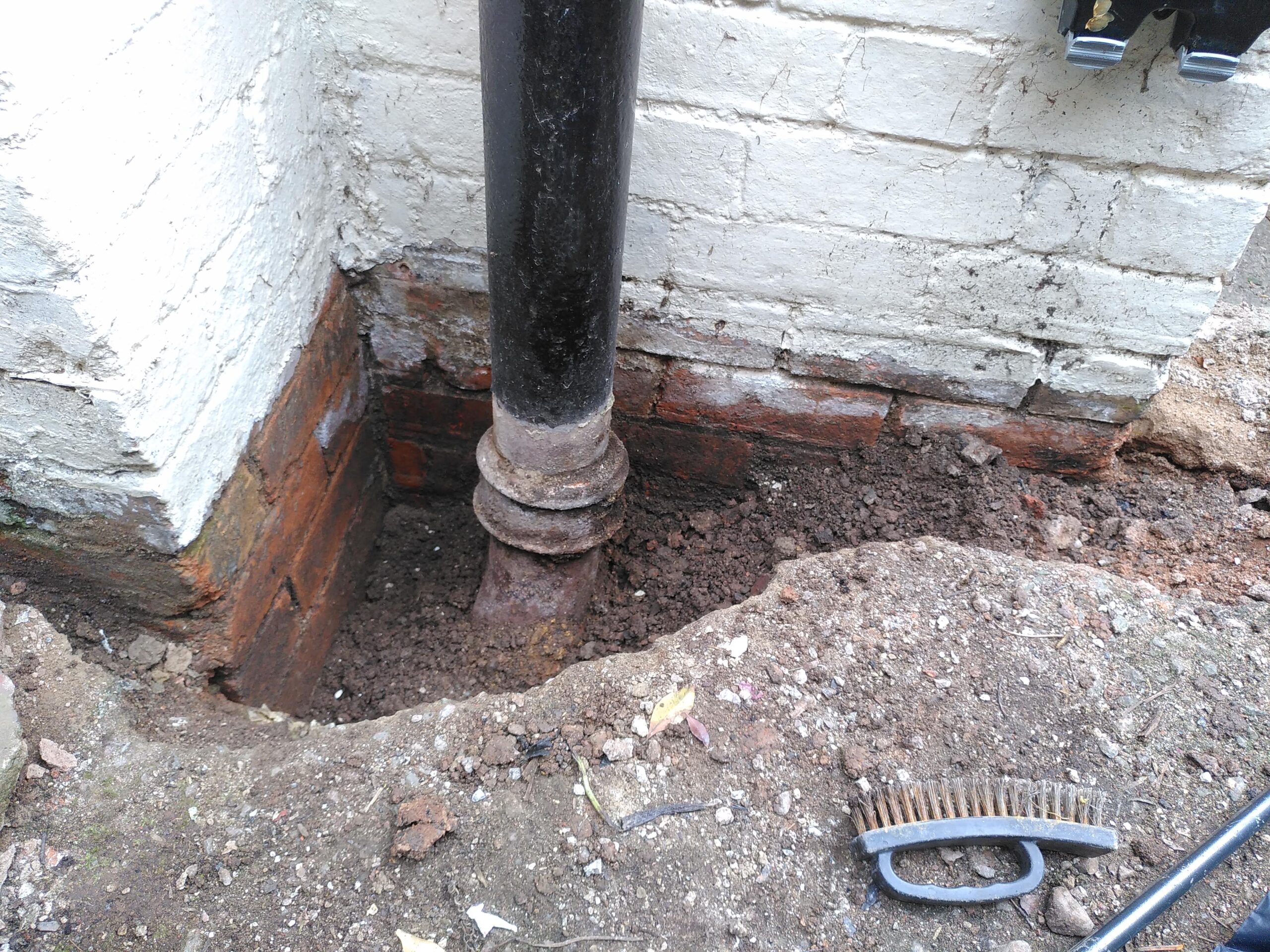 earth-soil-bridging-damp-course